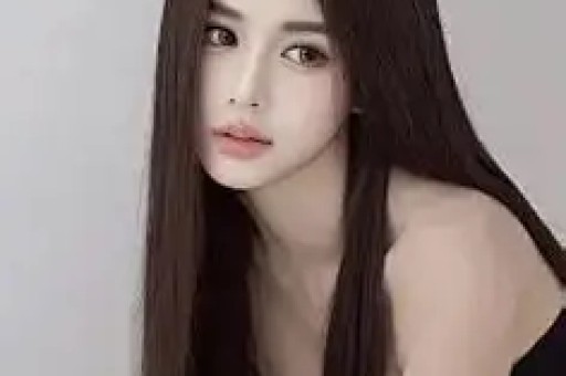 南通网友爆料：一车辆四脚朝天！围着一堆吃瓜群众……